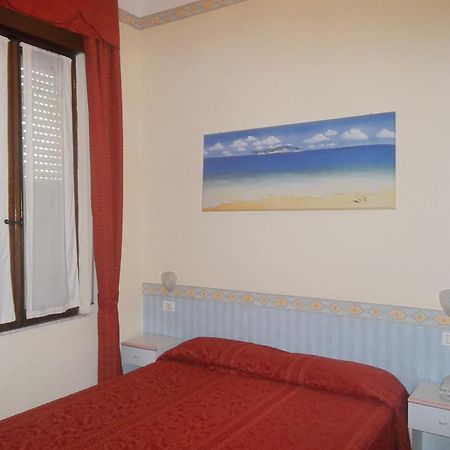 Hotel Lo Squalo Grottammare Room photo