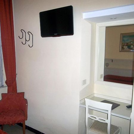 Hotel Lo Squalo Grottammare Room photo