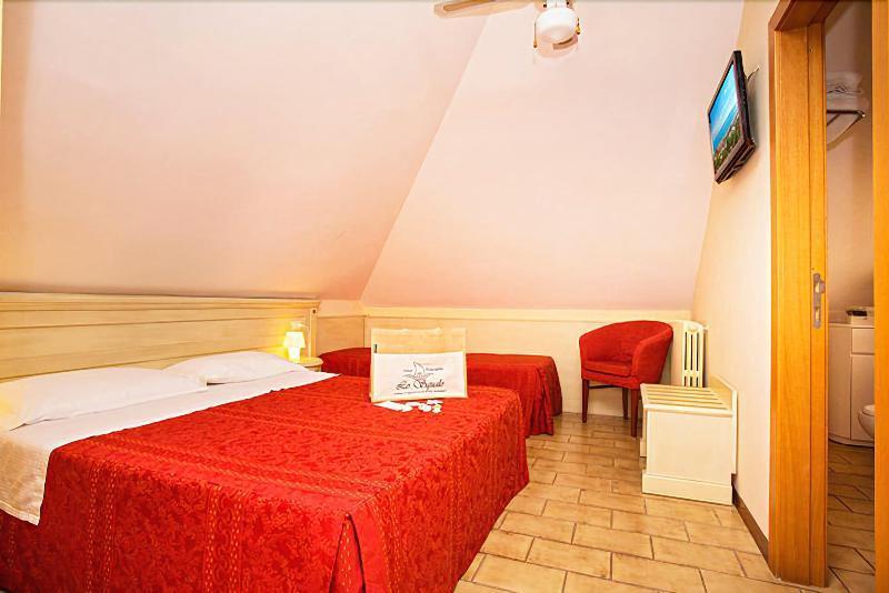 Hotel Lo Squalo Grottammare Exterior photo