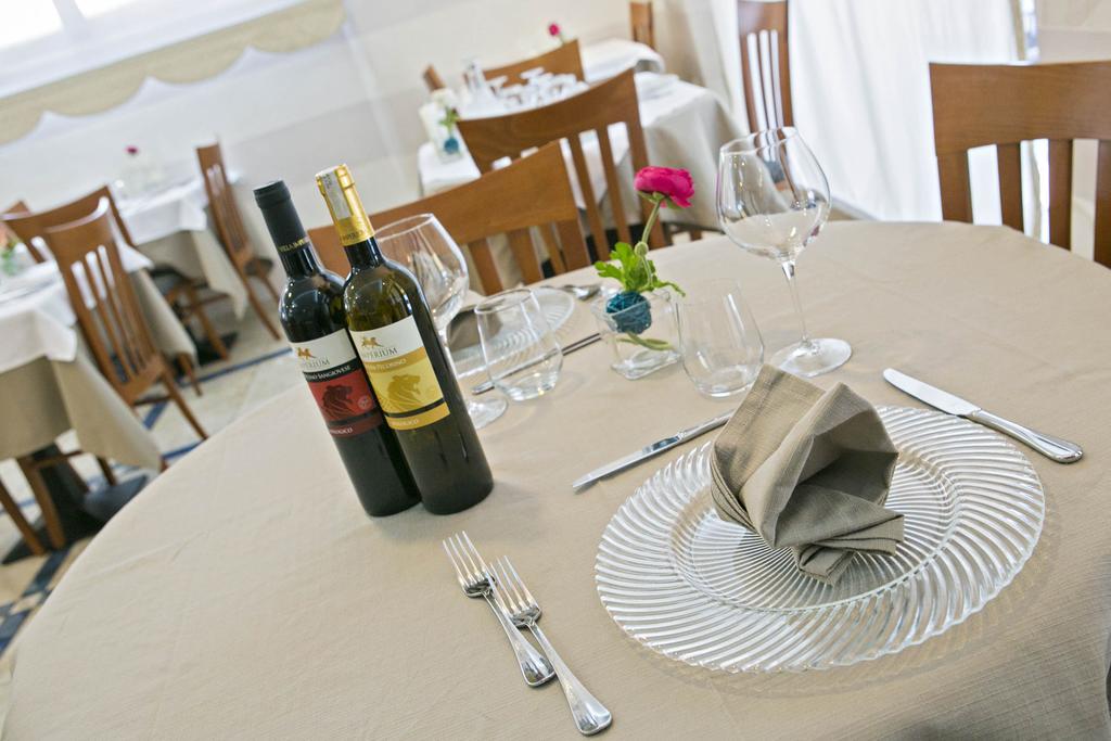 Hotel Lo Squalo Grottammare Exterior photo