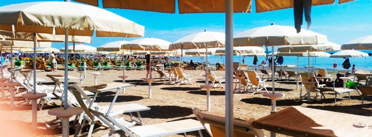 Hotel Lo Squalo Grottammare Exterior photo