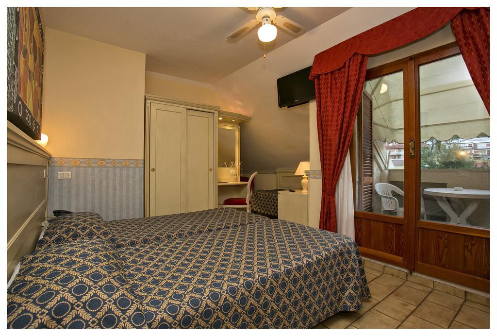 Hotel Lo Squalo Grottammare Room photo
