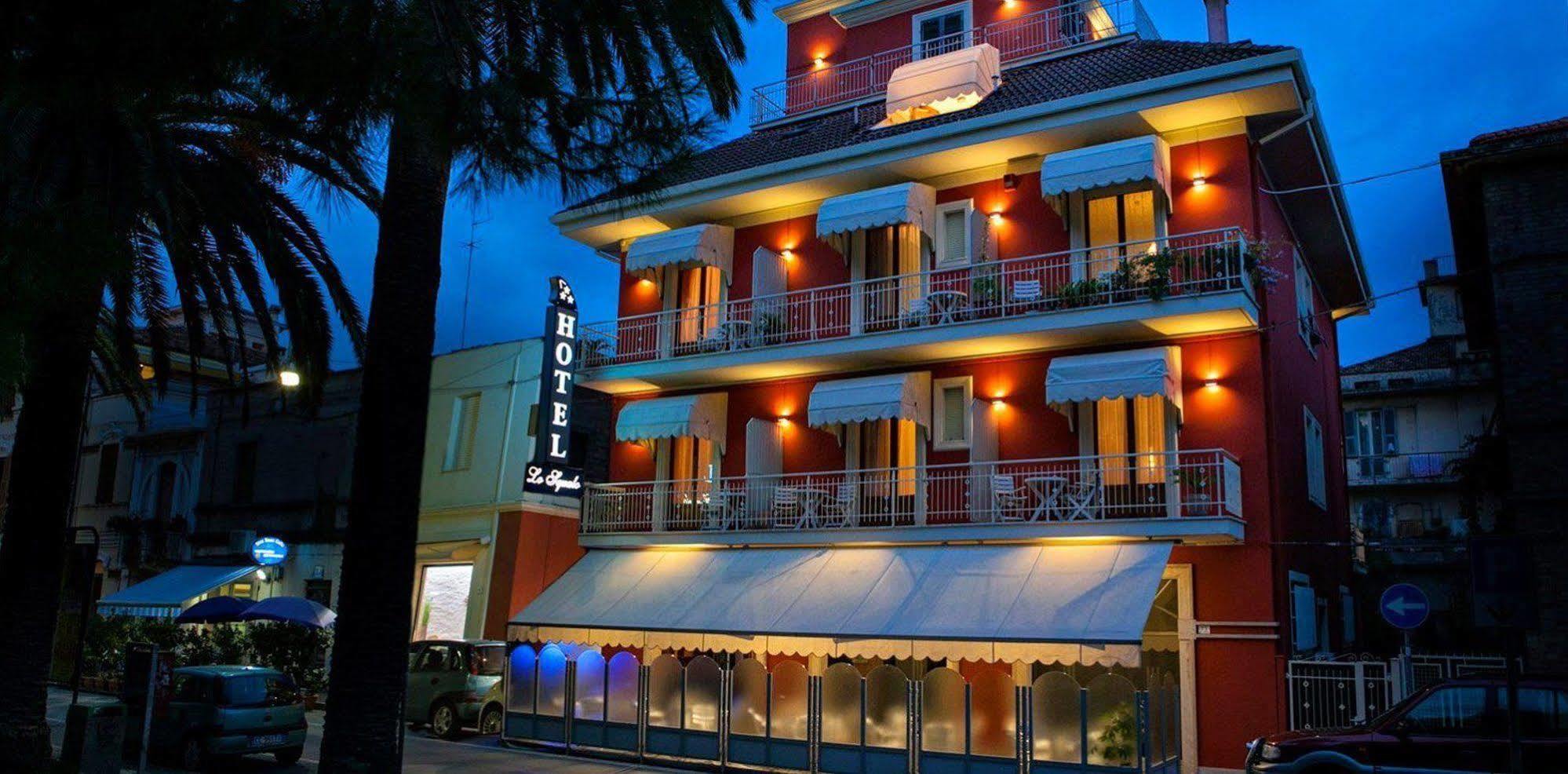 Hotel Lo Squalo Grottammare Exterior photo